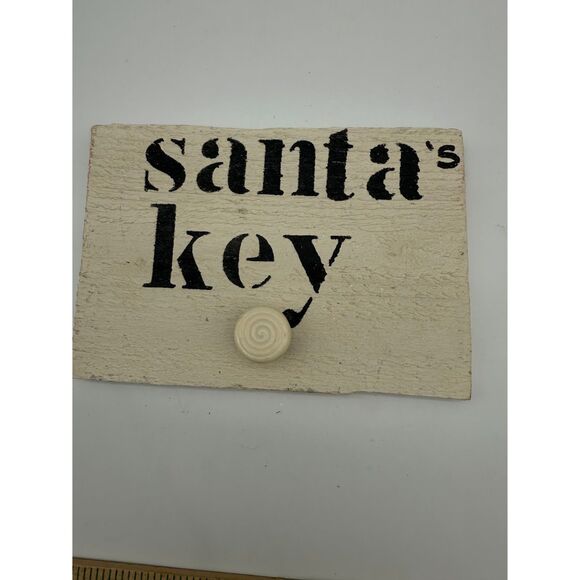 "santa's key" wooden plaque with a small knob to hang key - Picture 1 of 4
